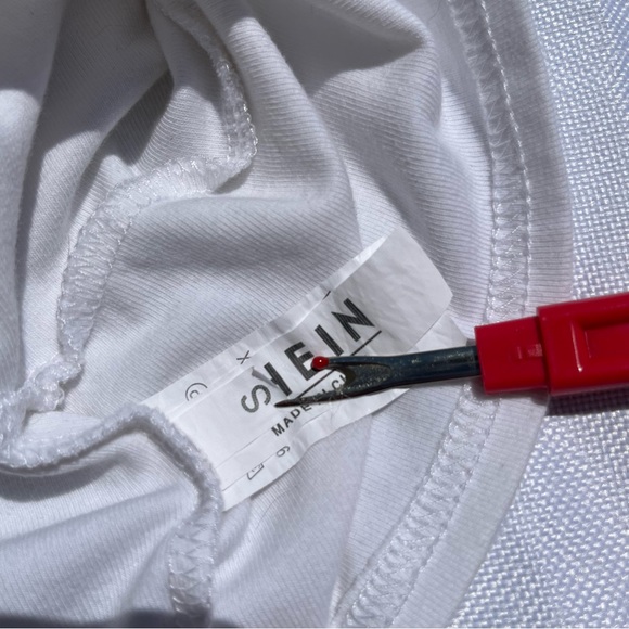 Beachy Crop Top 🏝️ - Picture 3 of 3